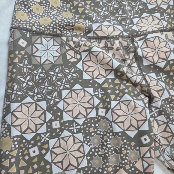 ⭐️Aerie Chill Play Move Leggings with Geometeic Pattern Size XL - Picture 4 of 6